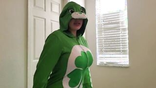 18 éves cosplayes gigantikus popós latin amerikai fiatal