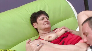 Vén érett nő és a zsenge hapsi