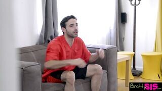 A bájos tinédzser bige tv nézés helyzett szopna