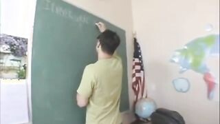Óriási mellű tanárnők
