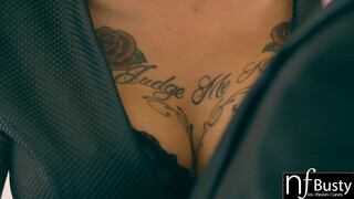 Anna Bell Peaks a tetkós izgató nuni