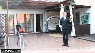 Hatalmas didkós milf két hímvesszőt kap