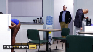 Brazzers - Osa Lovely a lotyó barna milf