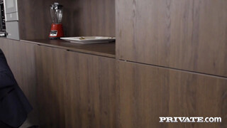 Private - Mona Blue borotvált cunija megbaszva
