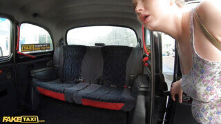 Fake Taxi - Lucy Heart a fullos pici orosz cunci