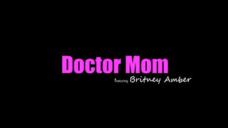 Moms Teach Porno - Britney Amber a szőrös bulkeszos milf