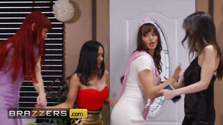Brazzers - Cafka csajok a leány búcsún szexelnek