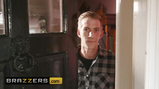 Brazzers - Amber Jayne kipróbálja a méretes dárdát
