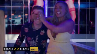 Brazzers - Blanche Bradburry kedveli a gigászi kárót