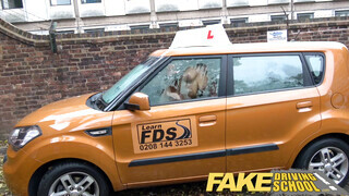 Fake Driving School - Fiatal csajszi az oktatóval kúr
