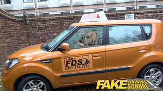Fake Driving School - az óra végére már a cuncija is spriccelt a csajnak