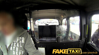 FakeTaxi - cuki maca gigászi seggel megfizet