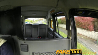 FakeTaxi - koleszos gádzsi ordítva élvez