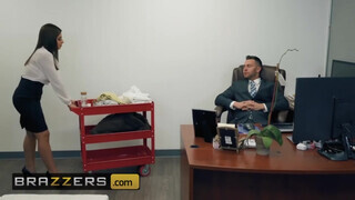 Brazzers - Ella Knox az óriás keblű kolumbiai csajszika