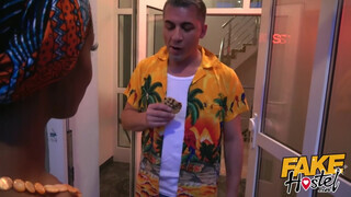 Fake Hostel afrikai szuka és egy brazil lyuk közösen