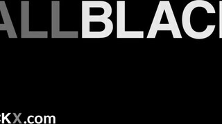 AllBlackX - Cecilia Lion a izgató szőrös vaginás zsenge
