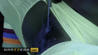 Brazzers - az ázsiai Kendra Spade jó termetes dákót talál