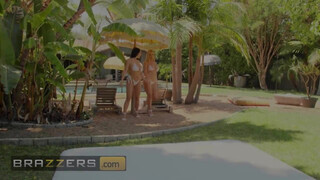 Brazzers - Angela White és Savannah Bond leápolják a brét