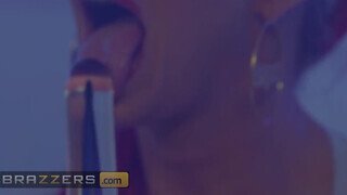 Brazzers - Phoenix Marie gigászi ánusza megdolgozva