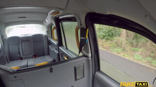 Fake Taxi - Ava Austen a óriási popós tetkós pipi