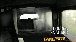 FakeTaxi - termetes kannás debella pipi a taxiban