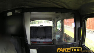 FakeTaxi - Felborotvált fejű punk nőci megdöngetve