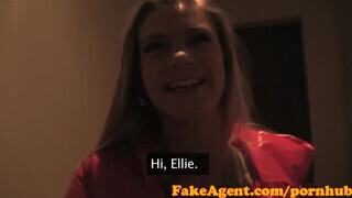 FakeAgent - kívánatos sportos csajszika a castingon