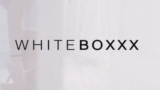 WHITEBOXXX - Világos Szőke zsenge csajszika extra masszázst kap