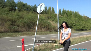 Termetes tőgyes tinédzser lány pénzért kefél - Public Agent