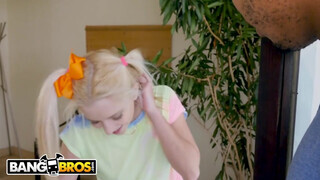 BANGBROS - Riley Star imádja a barna pélót