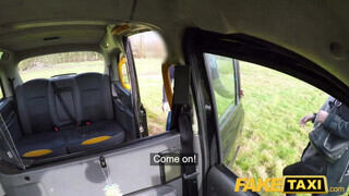 Fake Taxi - Summer Rose két fügyit kap
