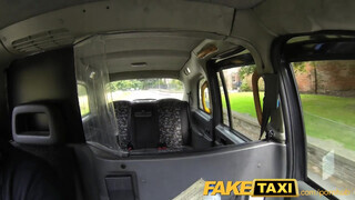 FakeTaxi - Csábos lengyel nőci megdugva