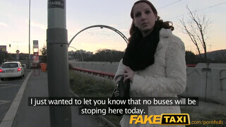 FakeTaxi - Tini ápoló csajszi kúrel a taxiban