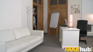 Fake Agent - Lilu Moon imád a castingon kettyinteni