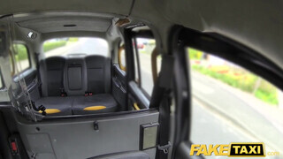 Fake Taxi - Gigantikus picsájú dél amerikai milf segg lyukba kúrva