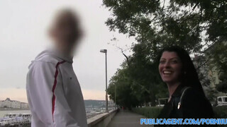 PublicAgent - Vivien Bell a bájos kokeró csajszi
