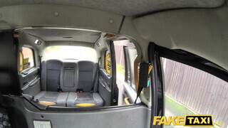 Fake Taxi - Rina Ellis a csábos sulis maca