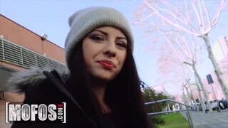 MOFOS – Rebecca Volpetti óriási farokkal megkúrva