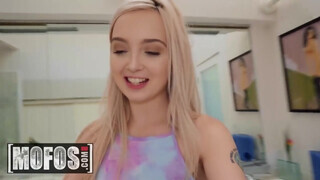 MOFOS - Lexi Lore derekasan análba dugva