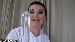 21Sextreme - Pufóka anyuka és a tinédzser tinicsaj