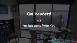 Gia Vendetti a csinos hosszú combú brazil