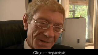 Idős kuki és a tini titkárnője