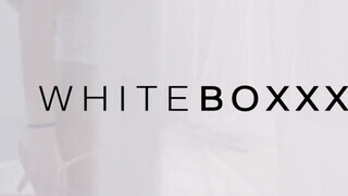 WHITEBOXXX - a rendes pipi megoszotik a faszon