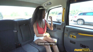Fake Taxi - Tina Fire a gigantikus tőgyes csoki gádzsi