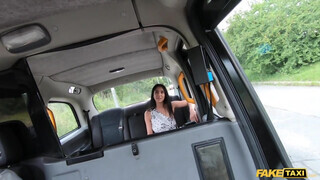 Fake Taxi - Szexi latina gádzsit kúr a taxis