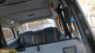 Fake Taxi - Kebel Zerati a gigászi cickós francia pipi