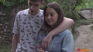 18videoz - zsenge tinédzser páros kényelmesen