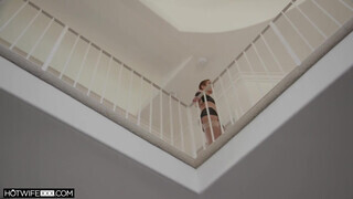 HOTWIFEXXX - Rövid hajú asszony megkefélve