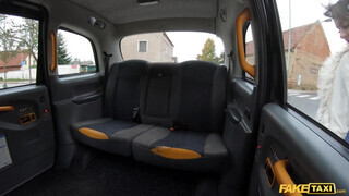 Fake Taxi - Vile Vixen jól orálozza a cerkát