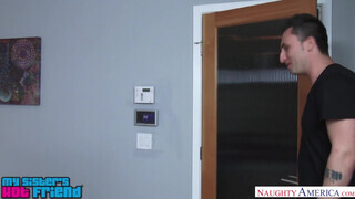 Abby Paradise a hatalmas fenekű zsenge - Naughty America